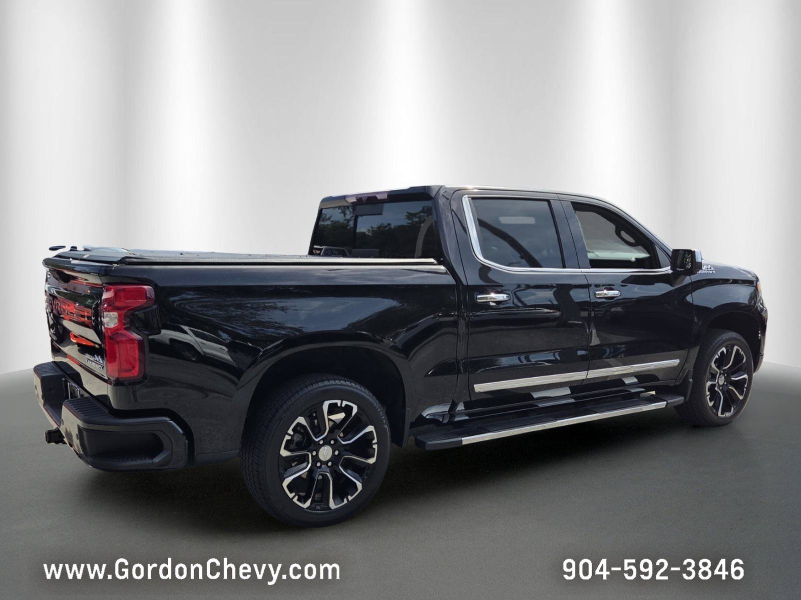Certified 2024 Chevrolet Silverado 1500 High Country w/ High Country Premium Package AWD/4WD image 6