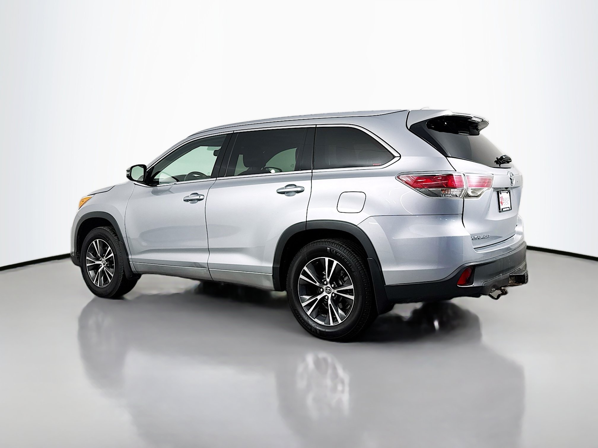 Used 2016 Toyota Highlander XLE AWD/4WD image 5