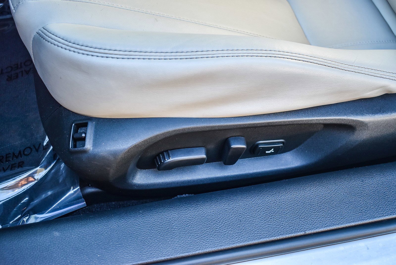 Used 2017 INFINITI Q60 w/ Premium Plus Package 2.0T image 22