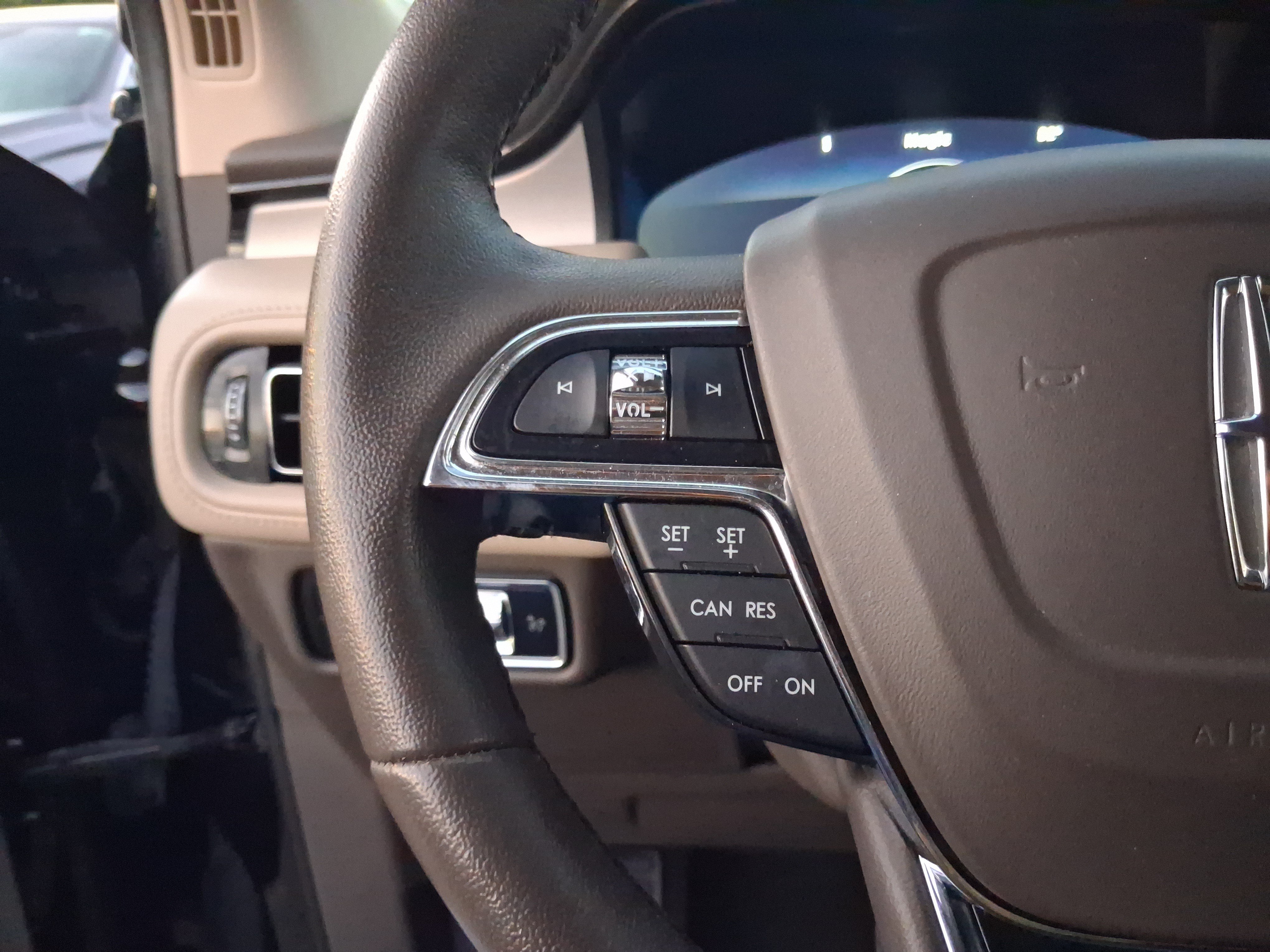 Used 2023 Lincoln Nautilus AWD image 17