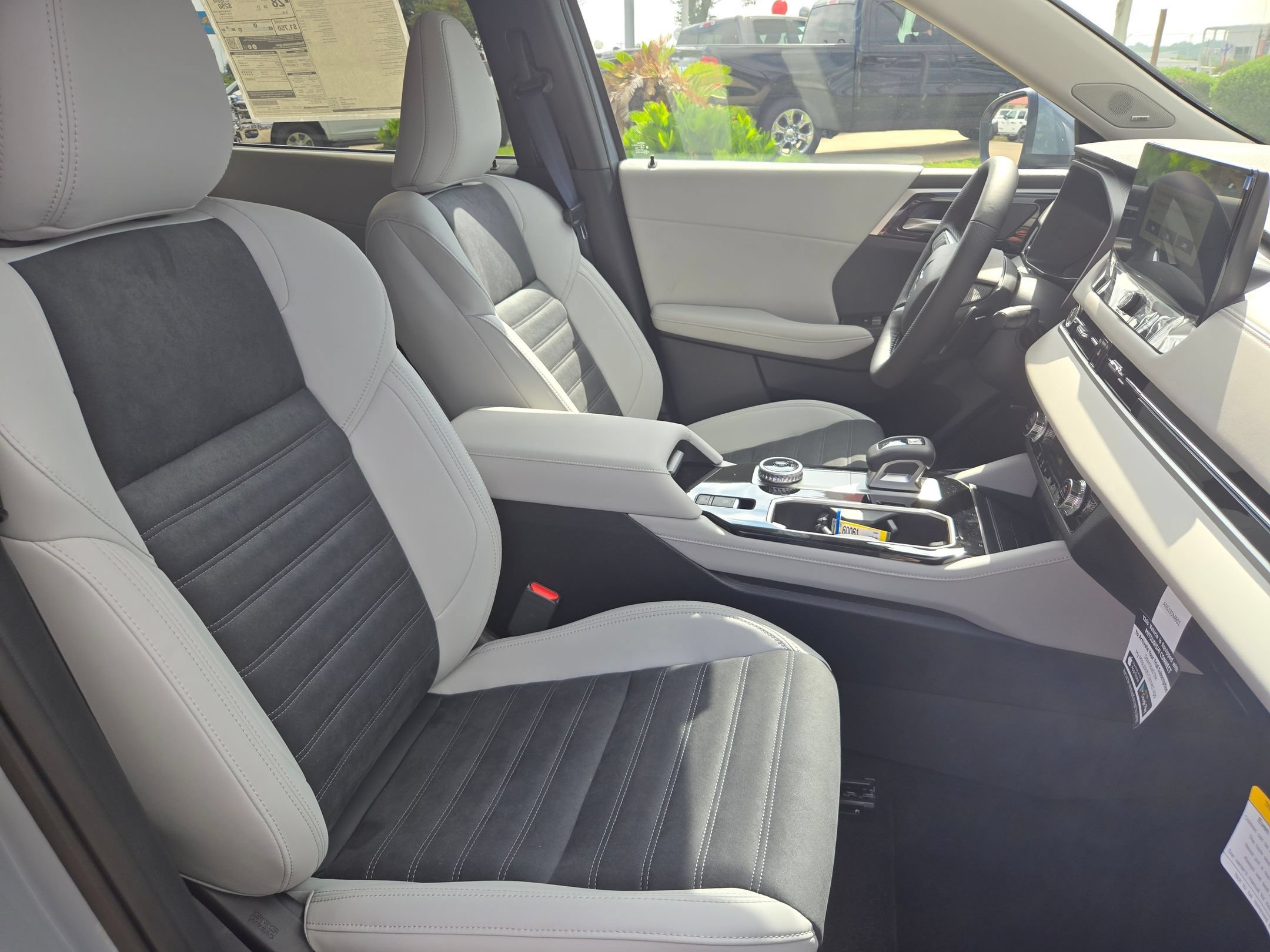 New 2026 Mitsubishi Outlander SE FWD image 22