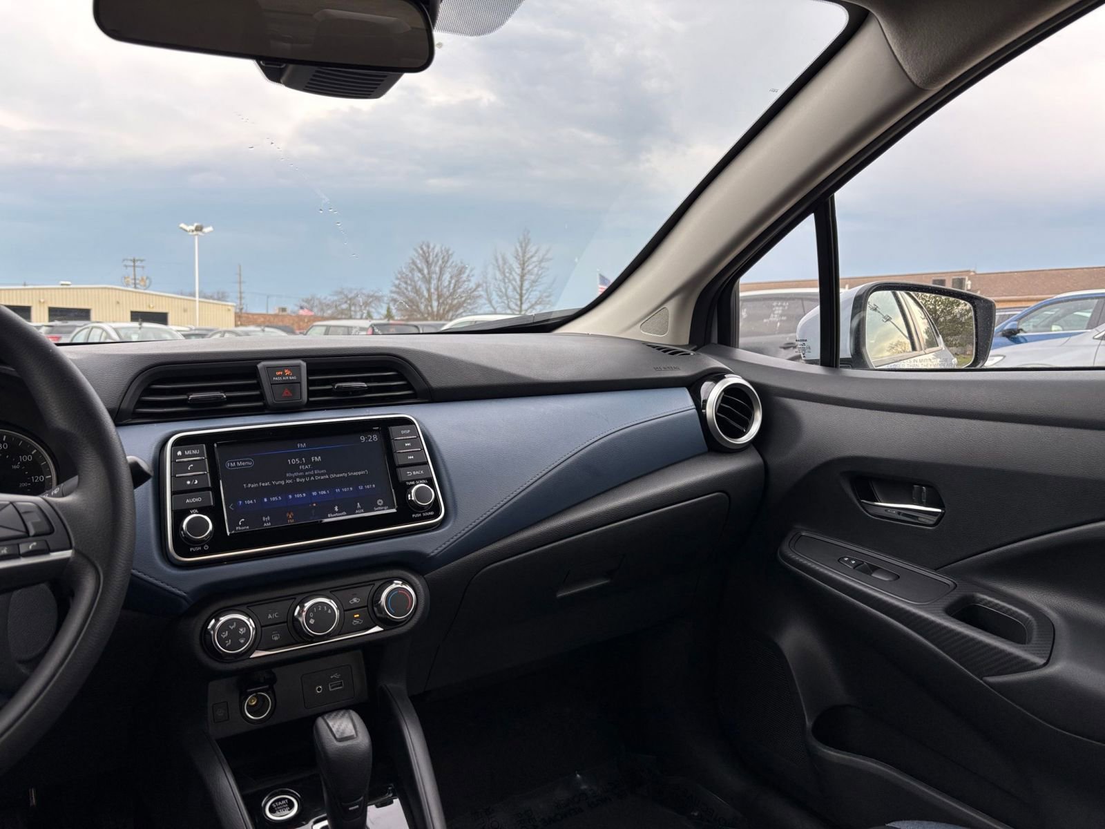 Used 2025 Nissan Versa SV image 33