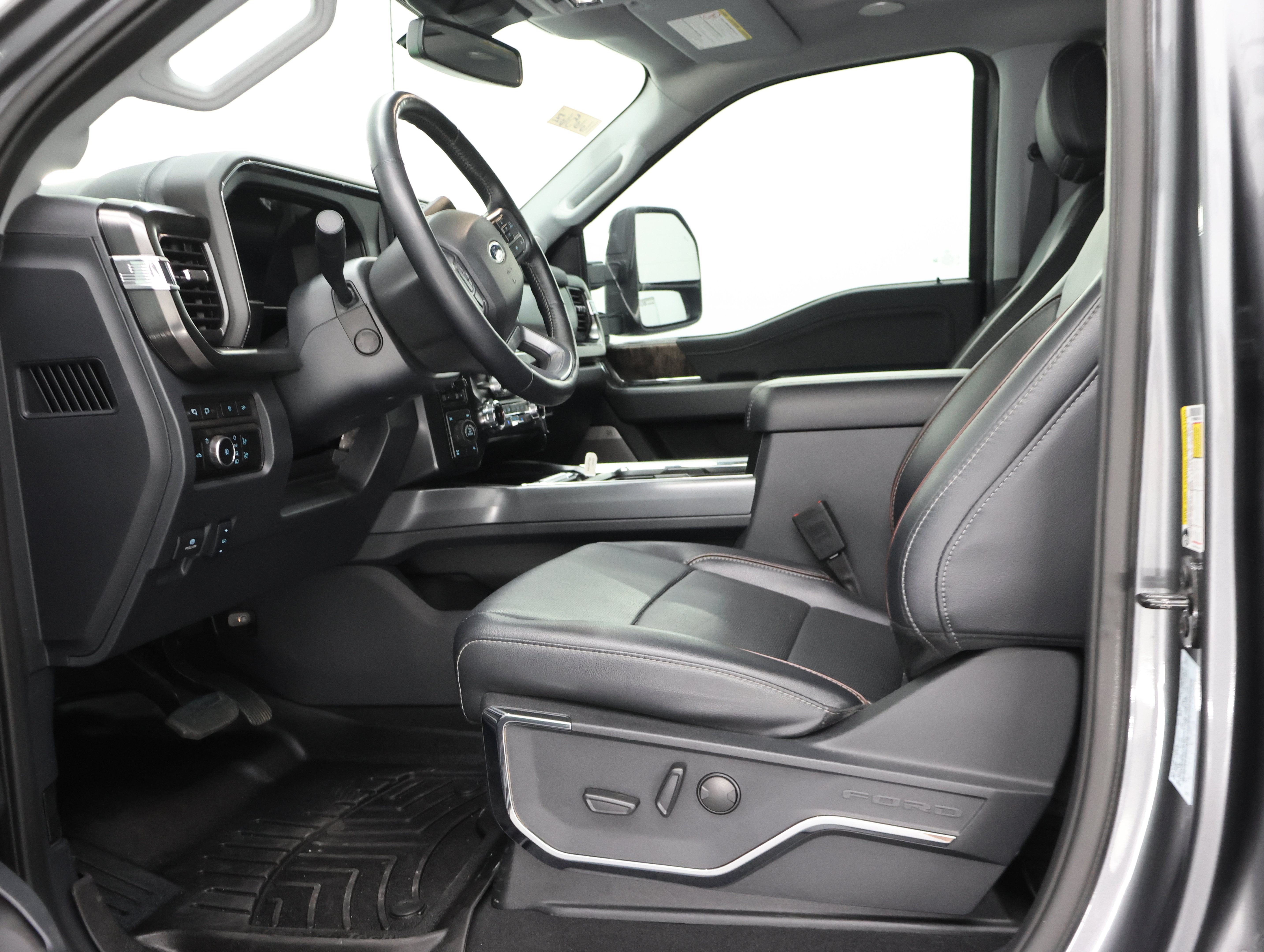 Used 2024 Ford F250 Lariat w/ Lariat Ultimate Package AWD/4WD image 8