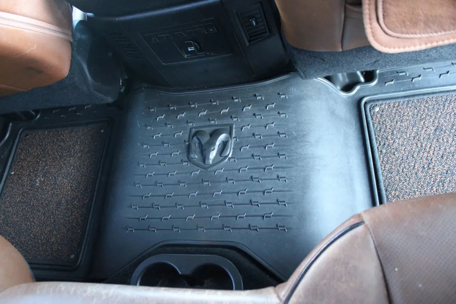 Used 2014 RAM 2500 Longhorn w/ Convenience Group AWD/4WD image 24