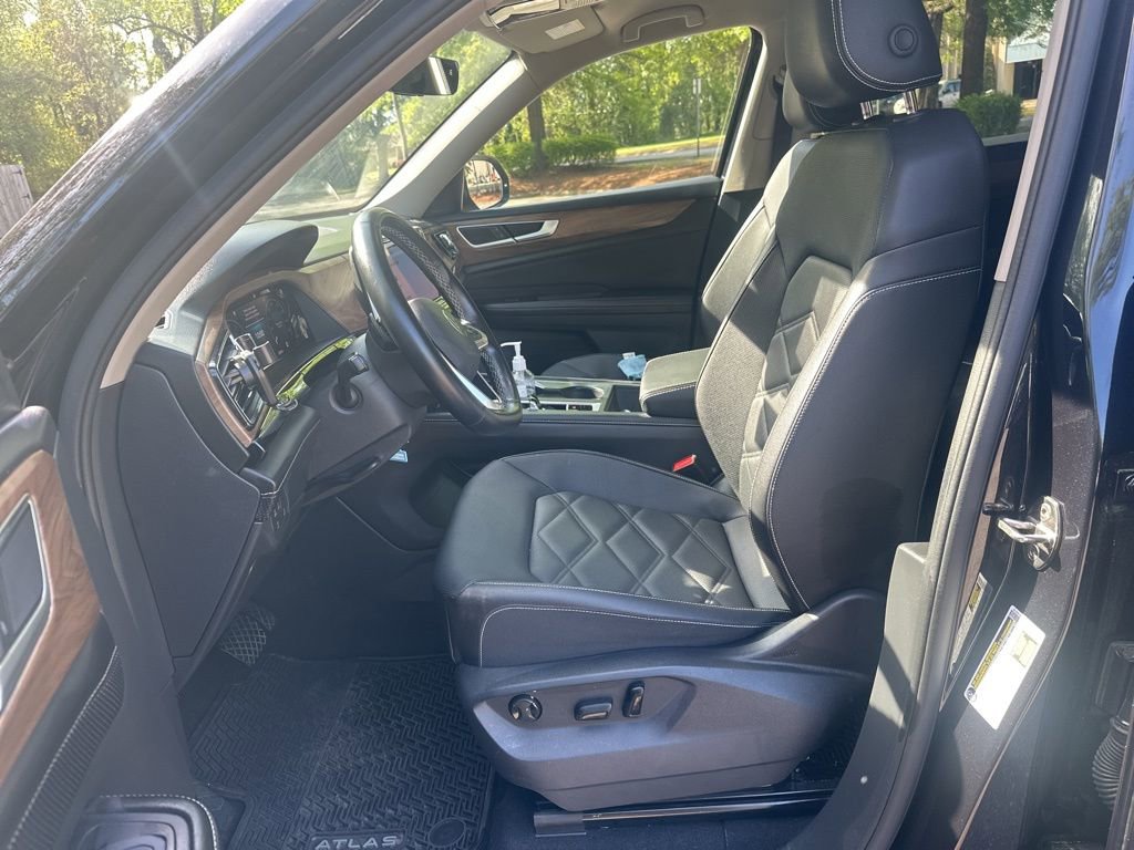 Used 2025 Volkswagen Atlas SE image 6