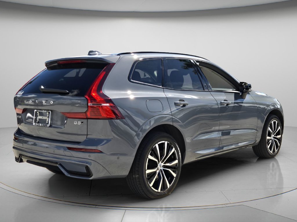 Used 2024 Volvo XC60 B5 Plus AWD/4WD image 4