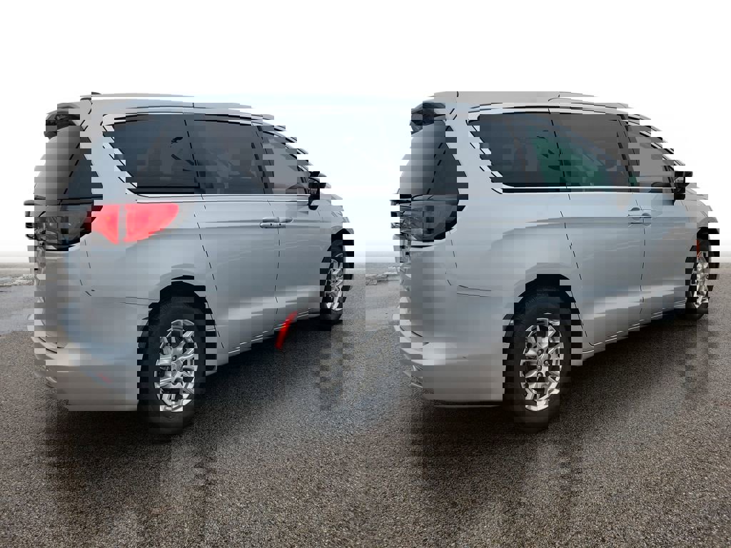 Used 2024 Chrysler Voyager LX FWD image 4