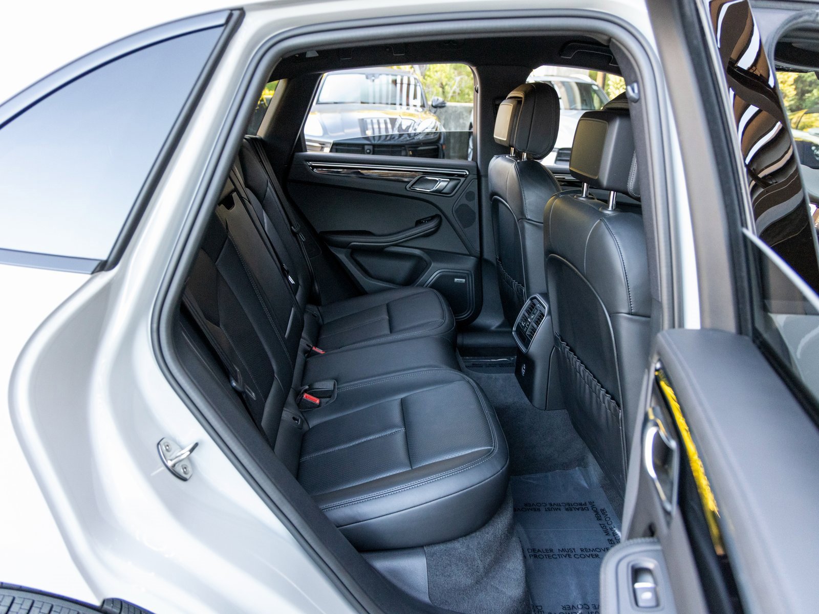 Certified 2024 Porsche Macan image 47