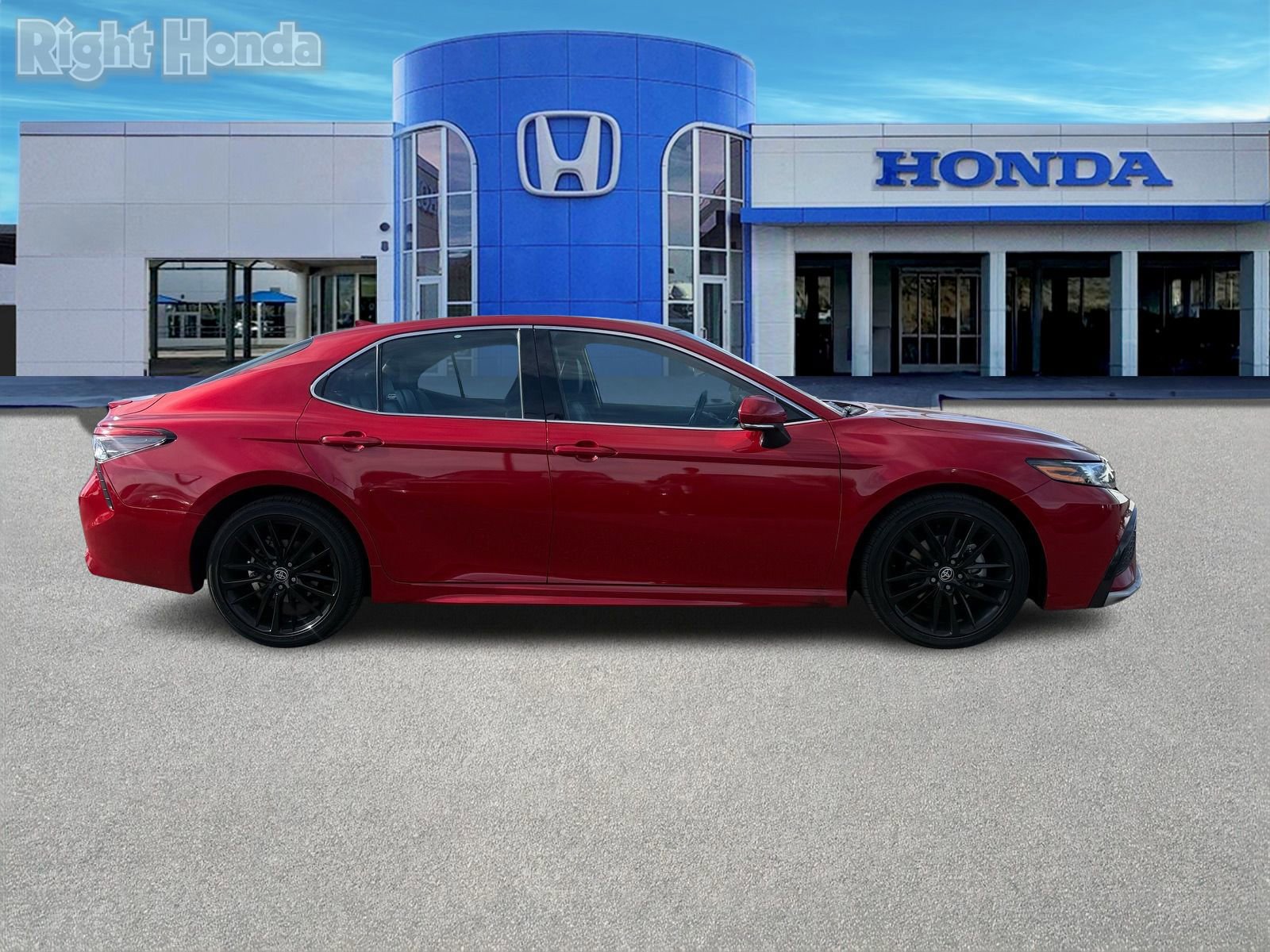 Used 2023 Toyota Camry XSE FWD image 9