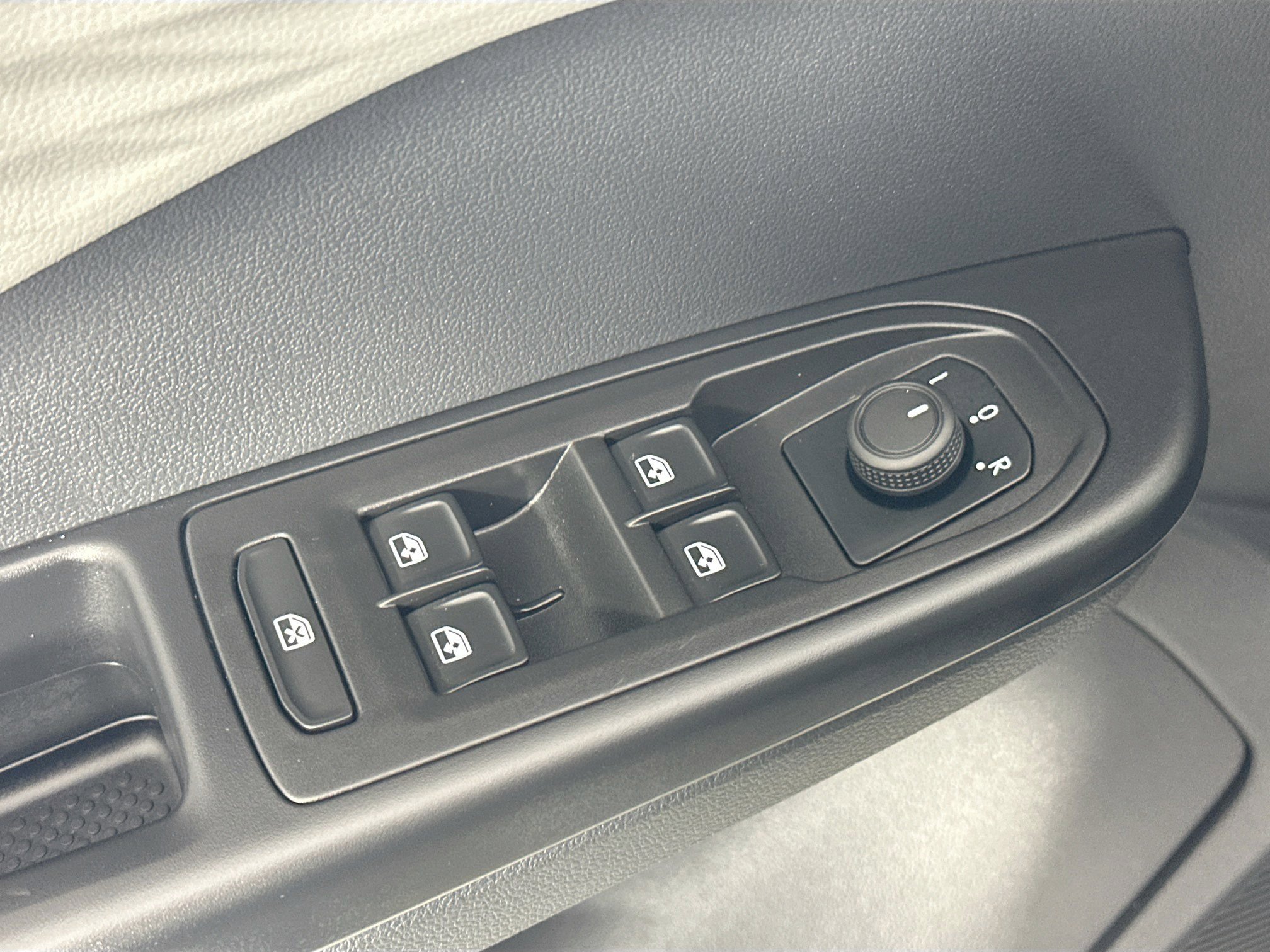 Used 2023 Volkswagen Taos S image 17