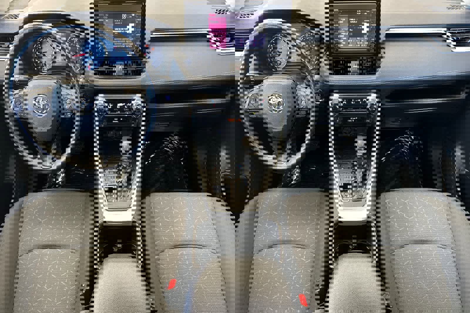 Used 2022 Toyota RAV4 XLE image 3