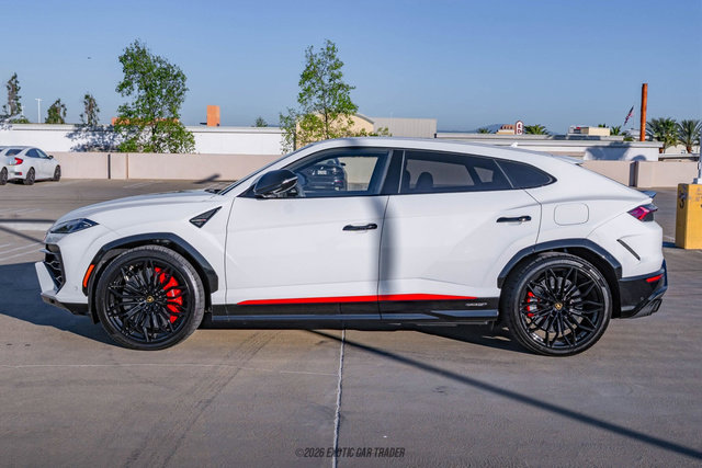 Used 2025 Lamborghini Urus SE AWD/4WD image 3