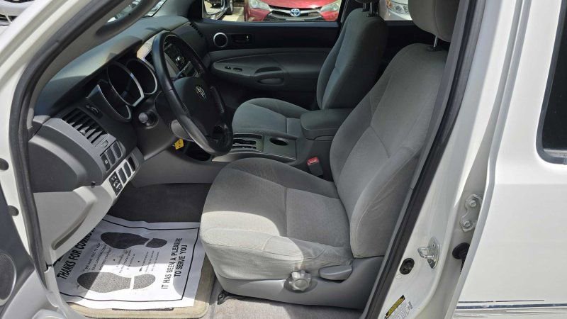Used 2006 Toyota Tacoma PreRunner RWD image 15