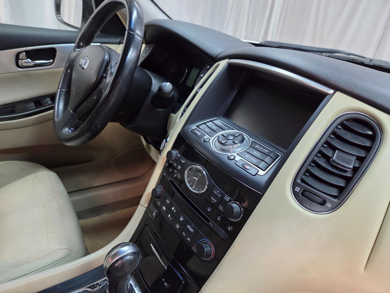 Used 2017 INFINITI QX50 AWD image 20