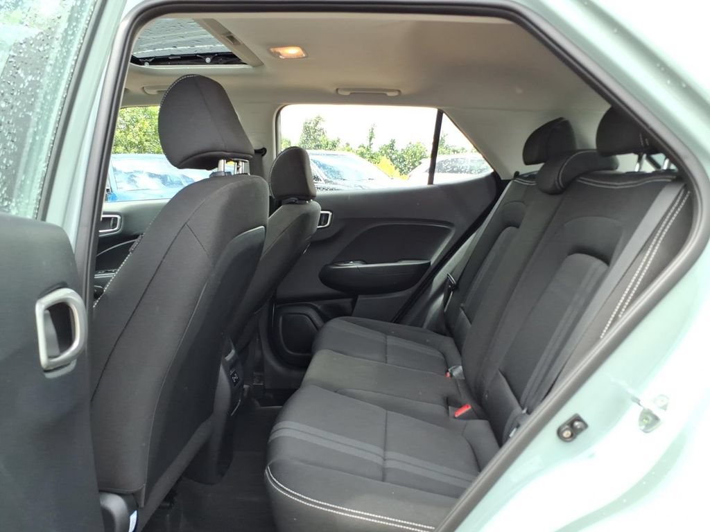 Used 2025 Hyundai Venue SEL FWD image 11