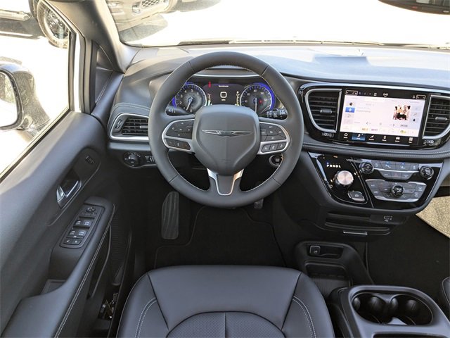 New 2026 Chrysler Pacifica Select image 16