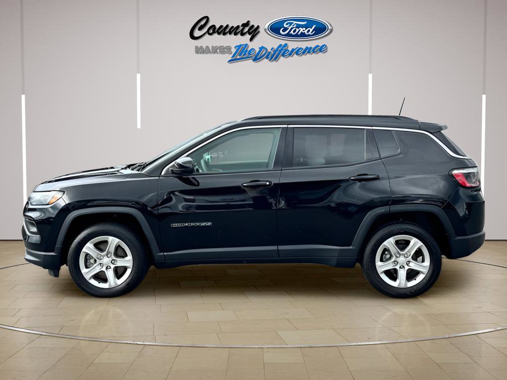 Used 2023 Jeep Compass Latitude AWD/4WD image 3