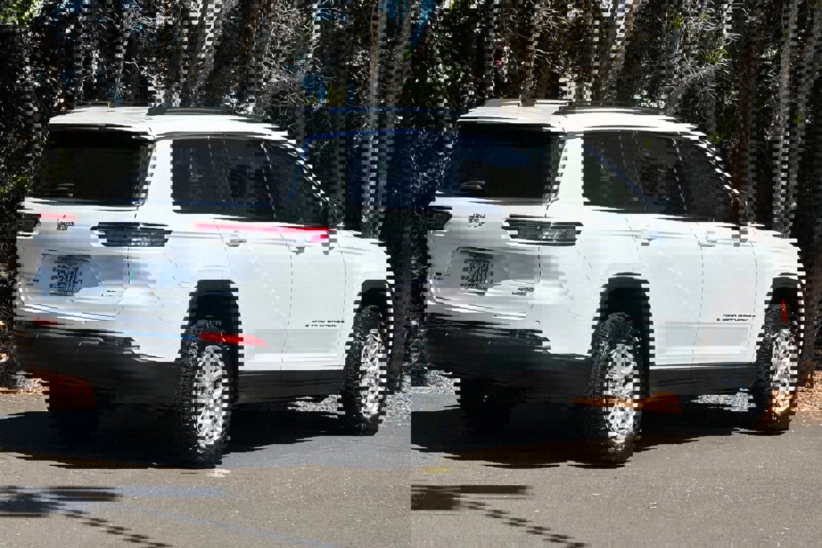 Used 2021 Jeep Grand Cherokee L Laredo w/ Luxury Tech Group I image 4