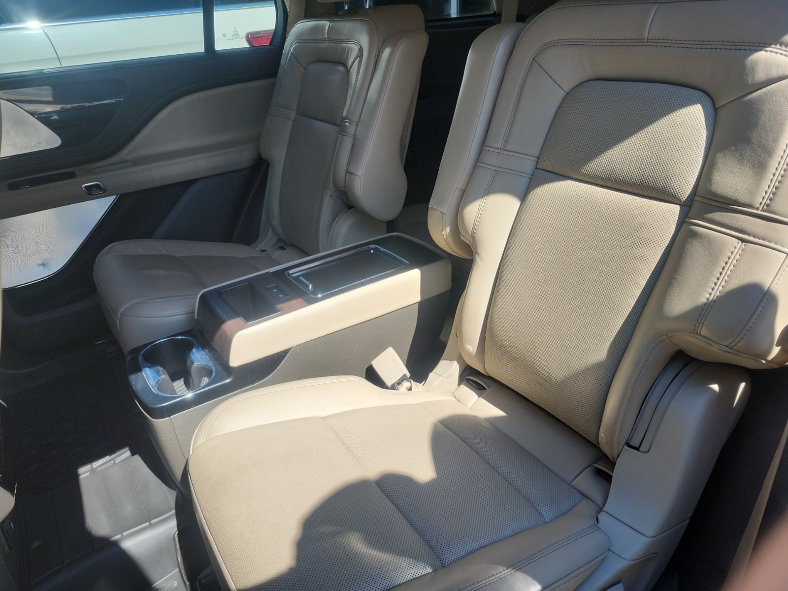 Used 2021 Lincoln Aviator Reserve w/ Equipment Group 202A AWD/4WD image 8