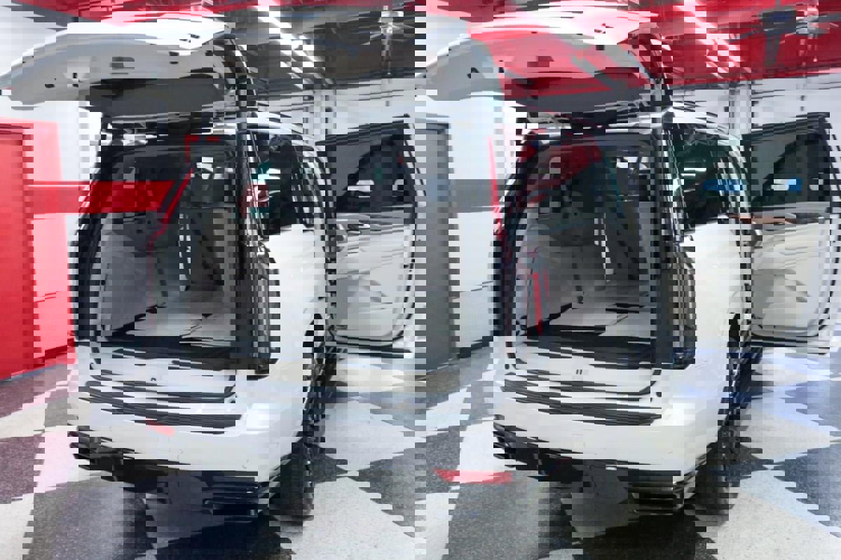 Used 2024 Cadillac Escalade ESV Sport Platinum w/ LPO, ONYX Package image 42