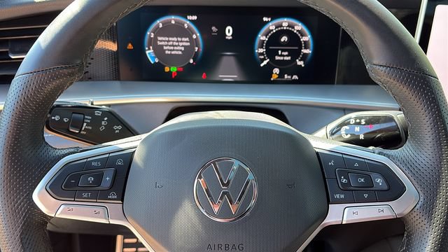 Used 2025 Volkswagen Tiguan SE R-Line AWD/4WD image 12