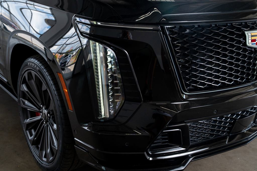 Used 2025 Cadillac Escalade ESV V image 17