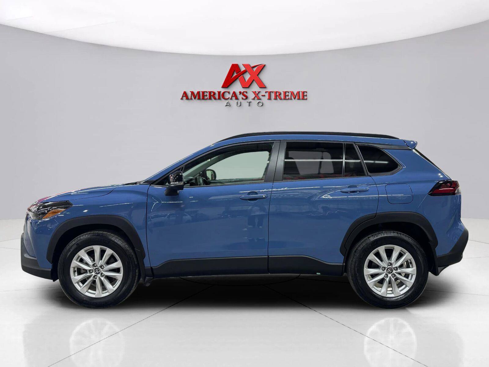 Used 2026 Toyota Corolla Cross LE AWD/4WD image 4