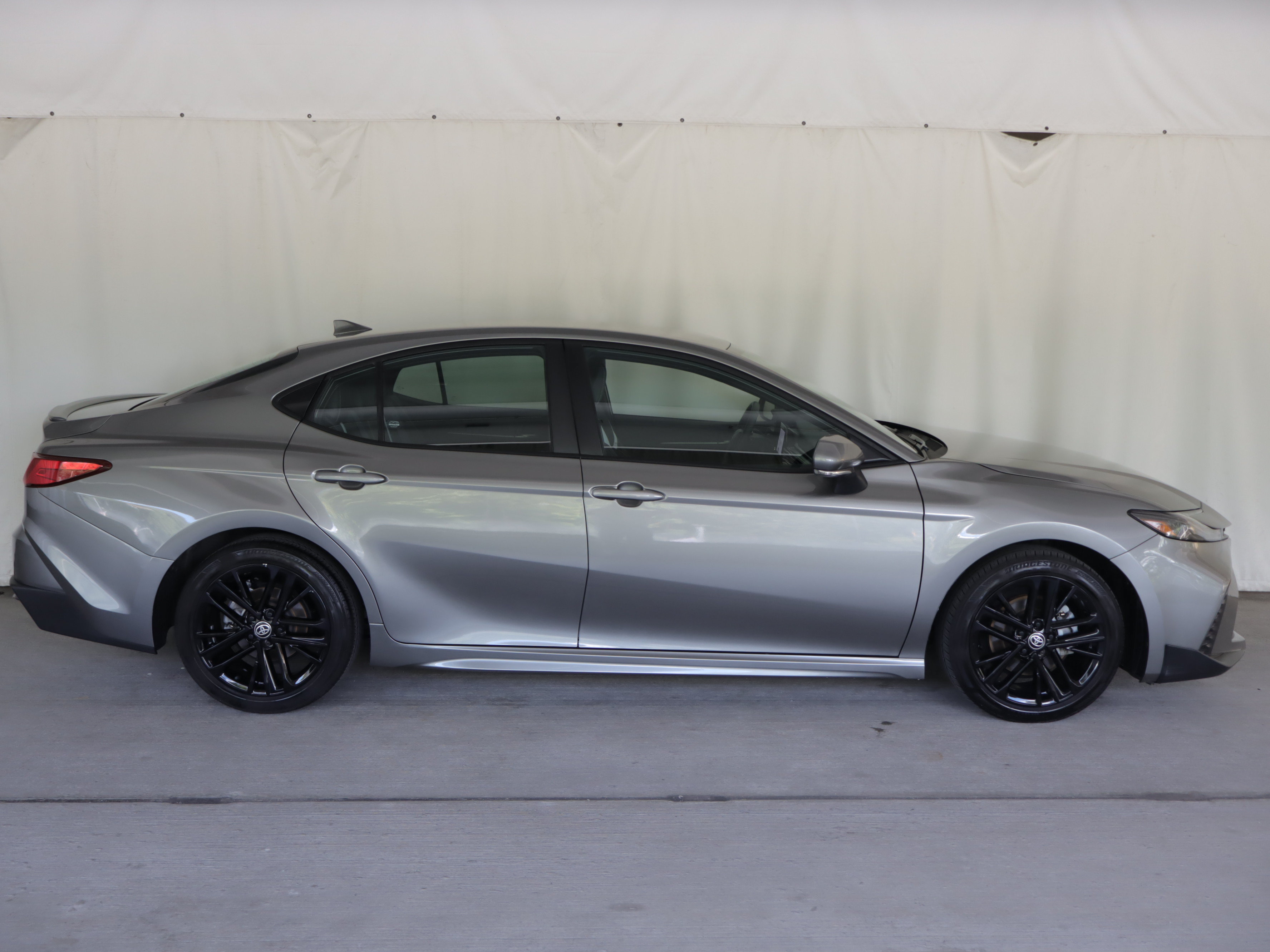 Used 2025 Toyota Camry SE w/ Convenience Package FWD image 4