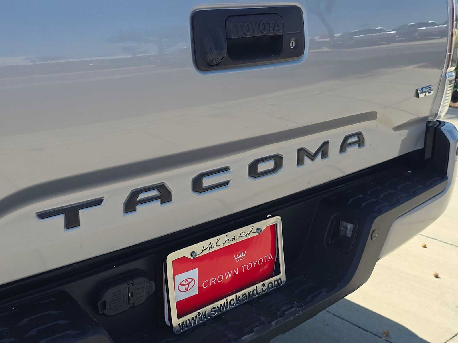 Used 2020 Toyota Tacoma TRD Sport w/ Technology Package RWD image 15
