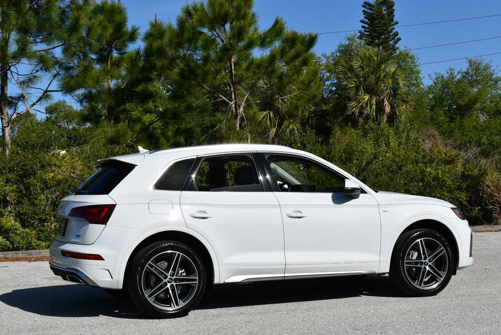 Used 2021 Audi Q5 e Premium Plus w/ Premium Plus Package image 32