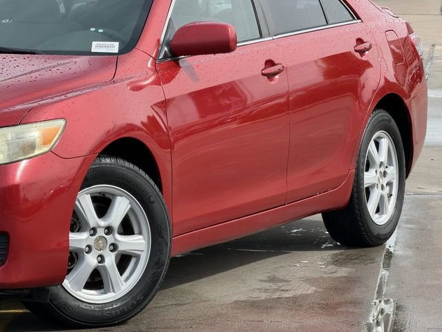 Used 2010 Toyota Camry LE FWD image 3