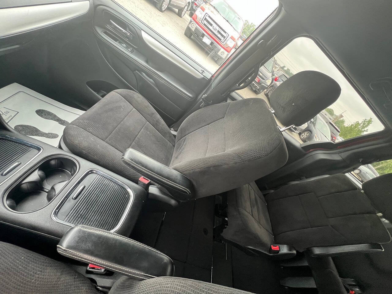 Used 2014 Dodge Grand Caravan SXT w/ Blacktop Package FWD image 16