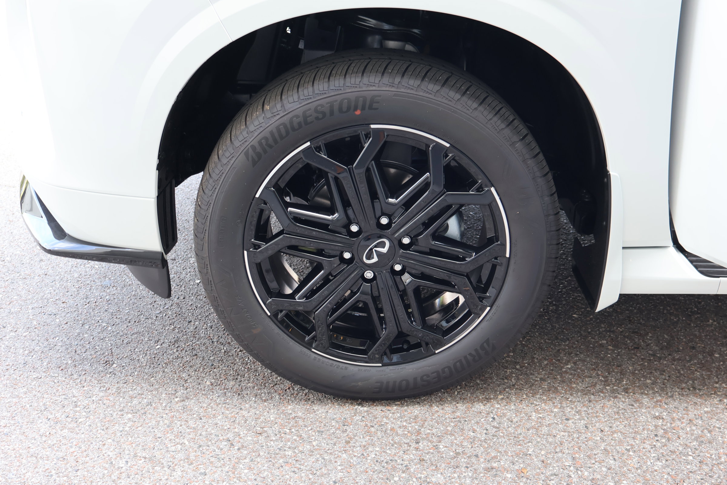 New 2026 INFINITI QX80 4WD image 10