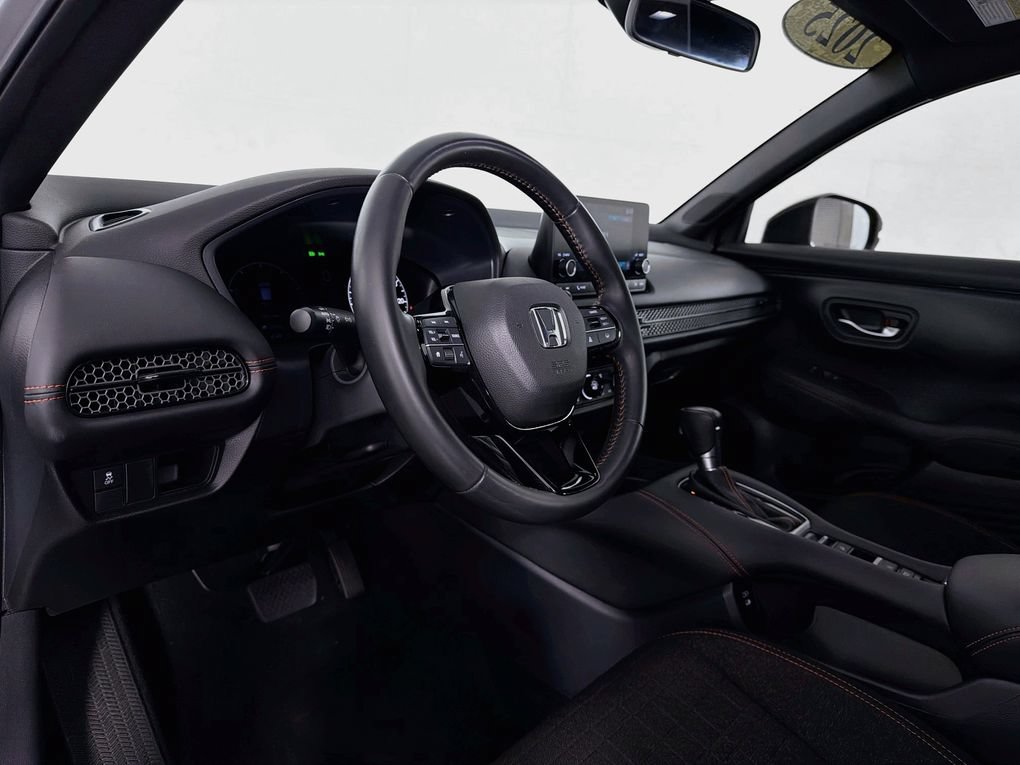 Used 2025 Honda HR-V Sport image 14