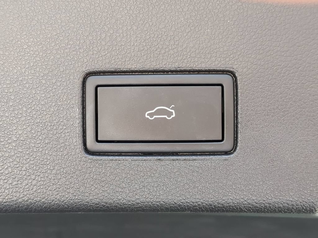 Certified 2023 Volkswagen Atlas Cross Sport SEL AWD/4WD image 11