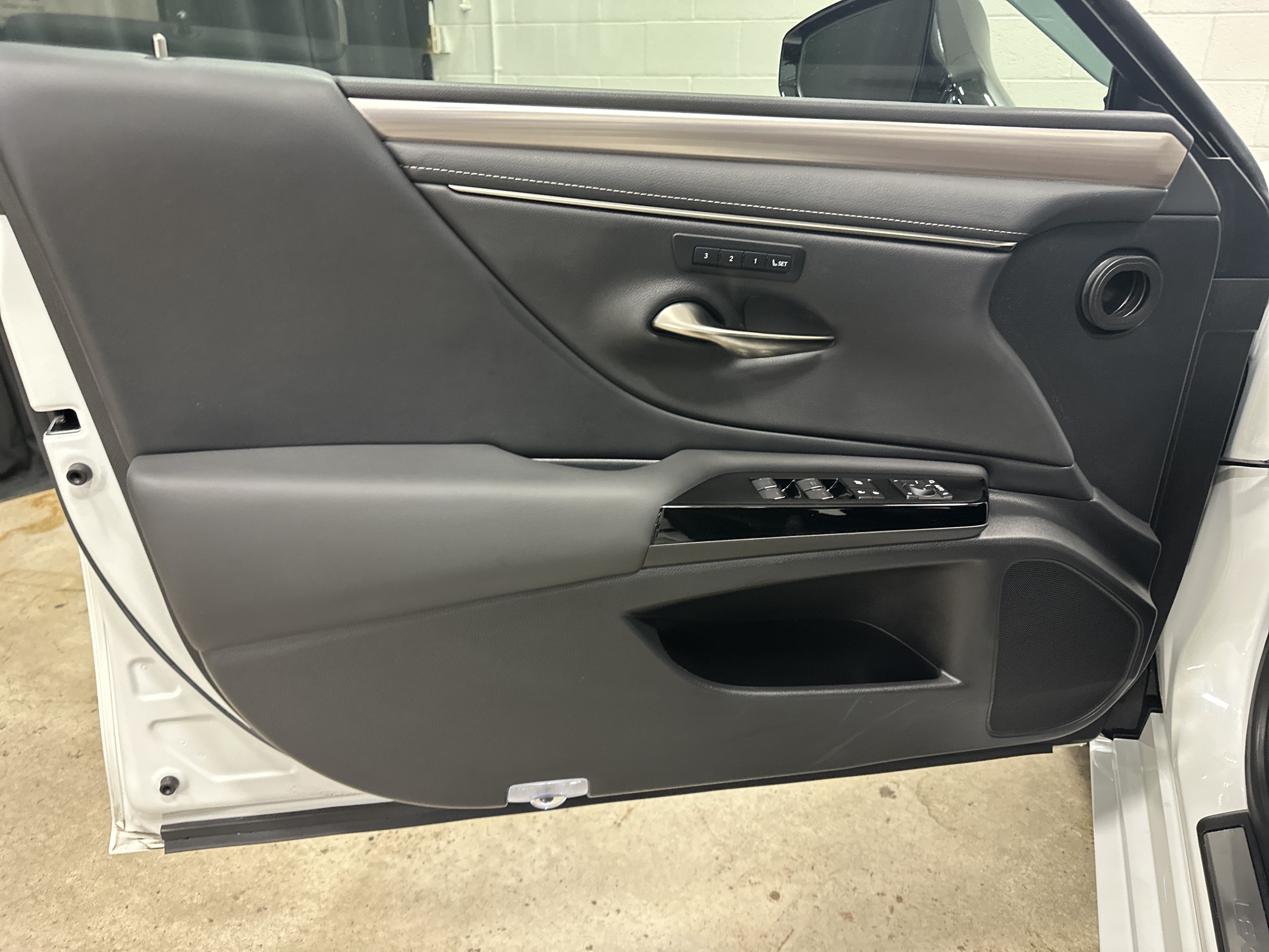 Certified 2022 Lexus ES 350 F Sport w/ Accessory Package FWD image 14