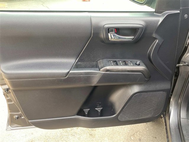 Used 2020 Toyota Tacoma TRD Off-Road w/ Technology Package image 12