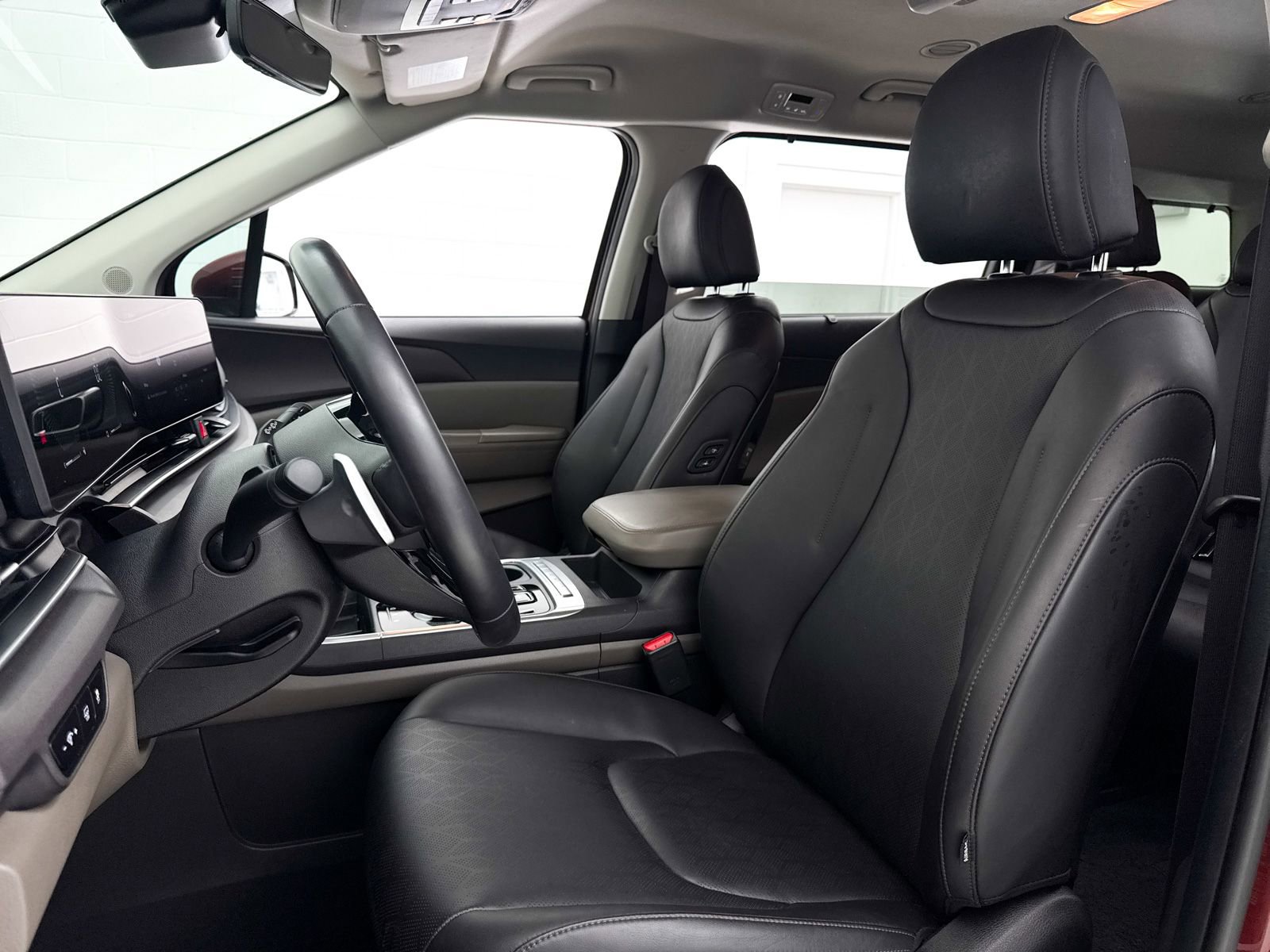 Certified 2025 Kia Carnival EX image 21