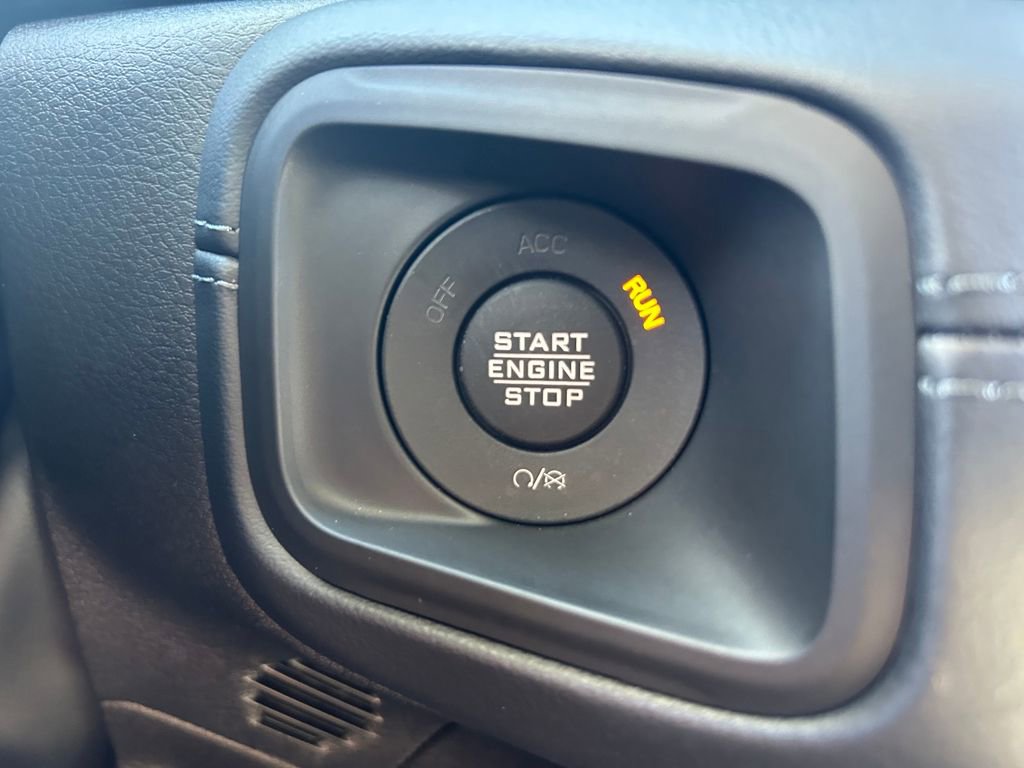 Certified 2025 Jeep Gladiator Mojave image 17