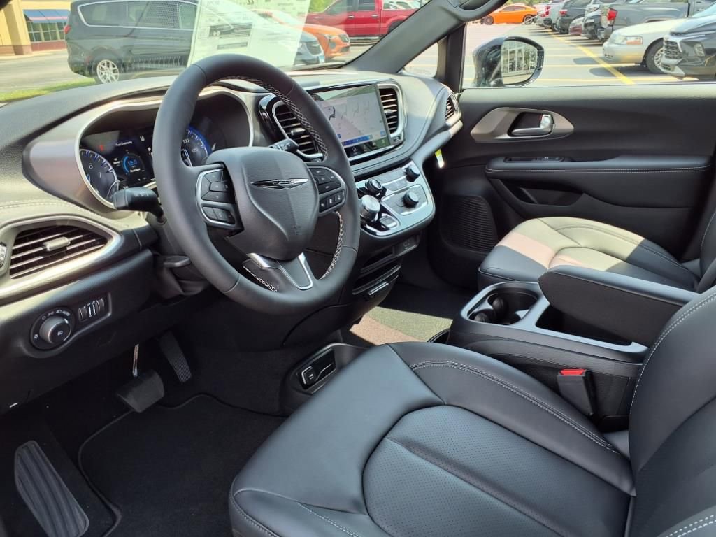 New 2026 Chrysler Pacifica Select image 12