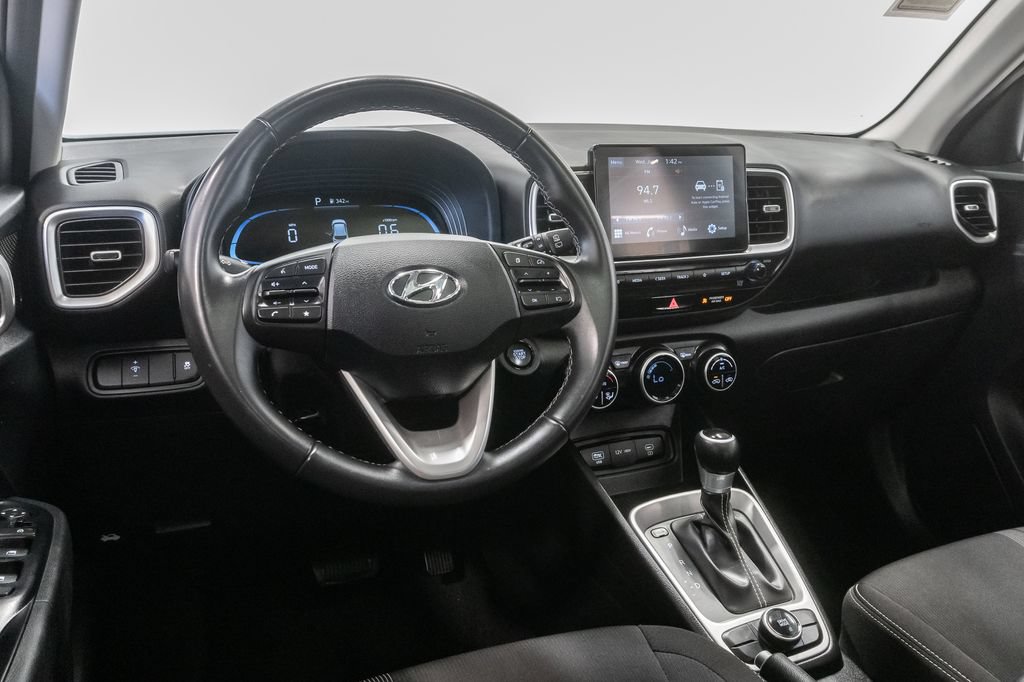 Used 2025 Hyundai Venue SEL FWD image 7