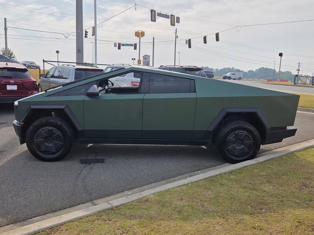Used 2025 Tesla Cybertruck AWD Crew Cab image 4