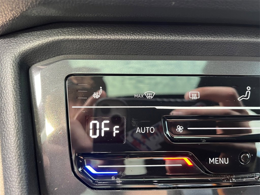 Used 2024 Volkswagen Tiguan SE R-Line image 12