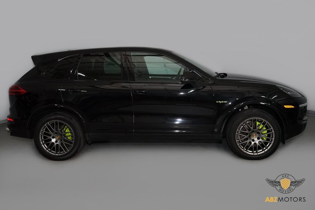 Used 2017 Porsche Cayenne S image 4