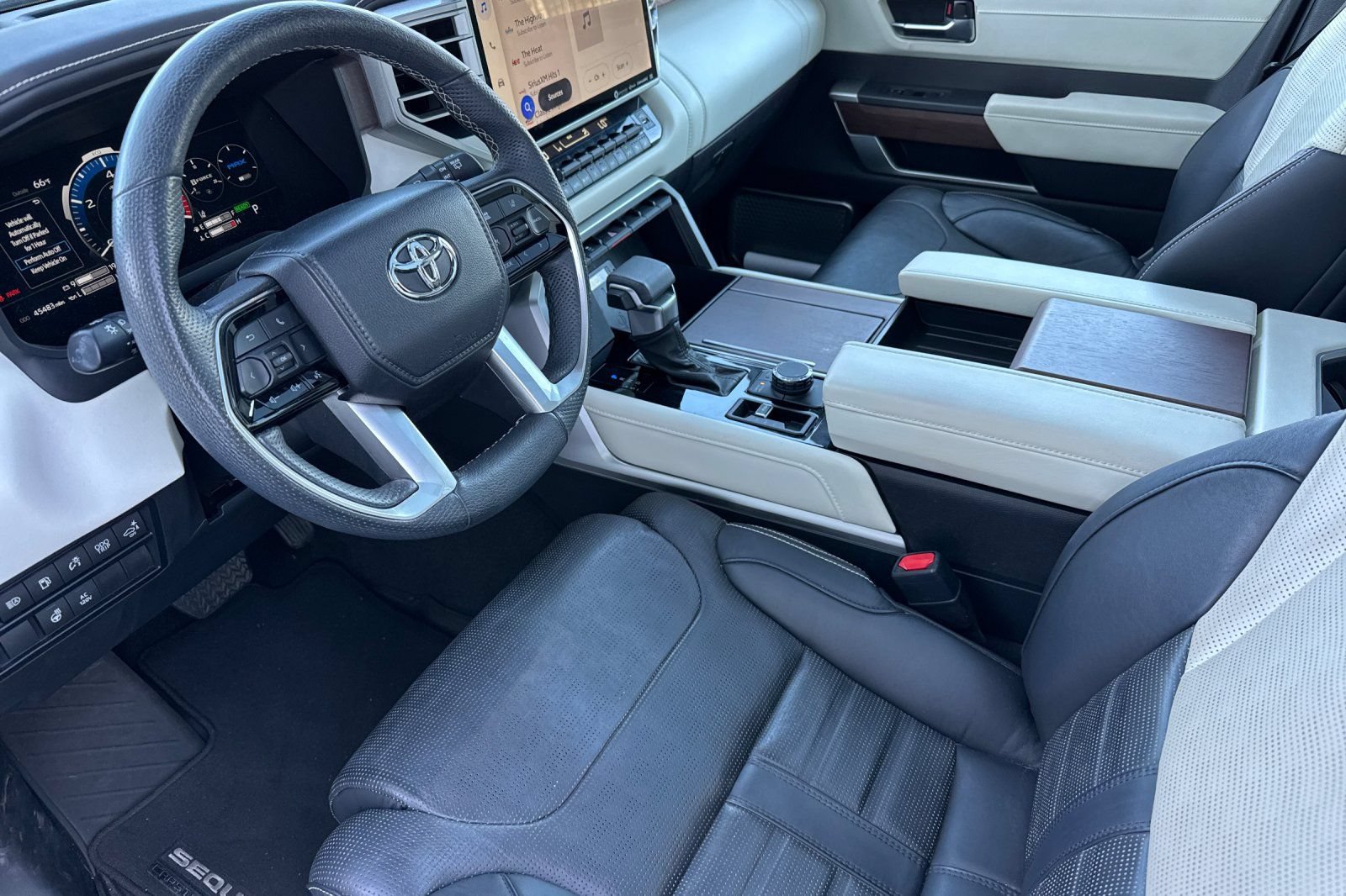 Used 2023 Toyota Sequoia Capstone AWD/4WD image 10