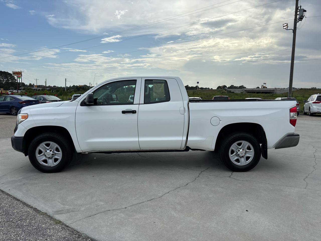 Used 2016 Toyota Tundra SR w/ Tow Package RWD image 9
