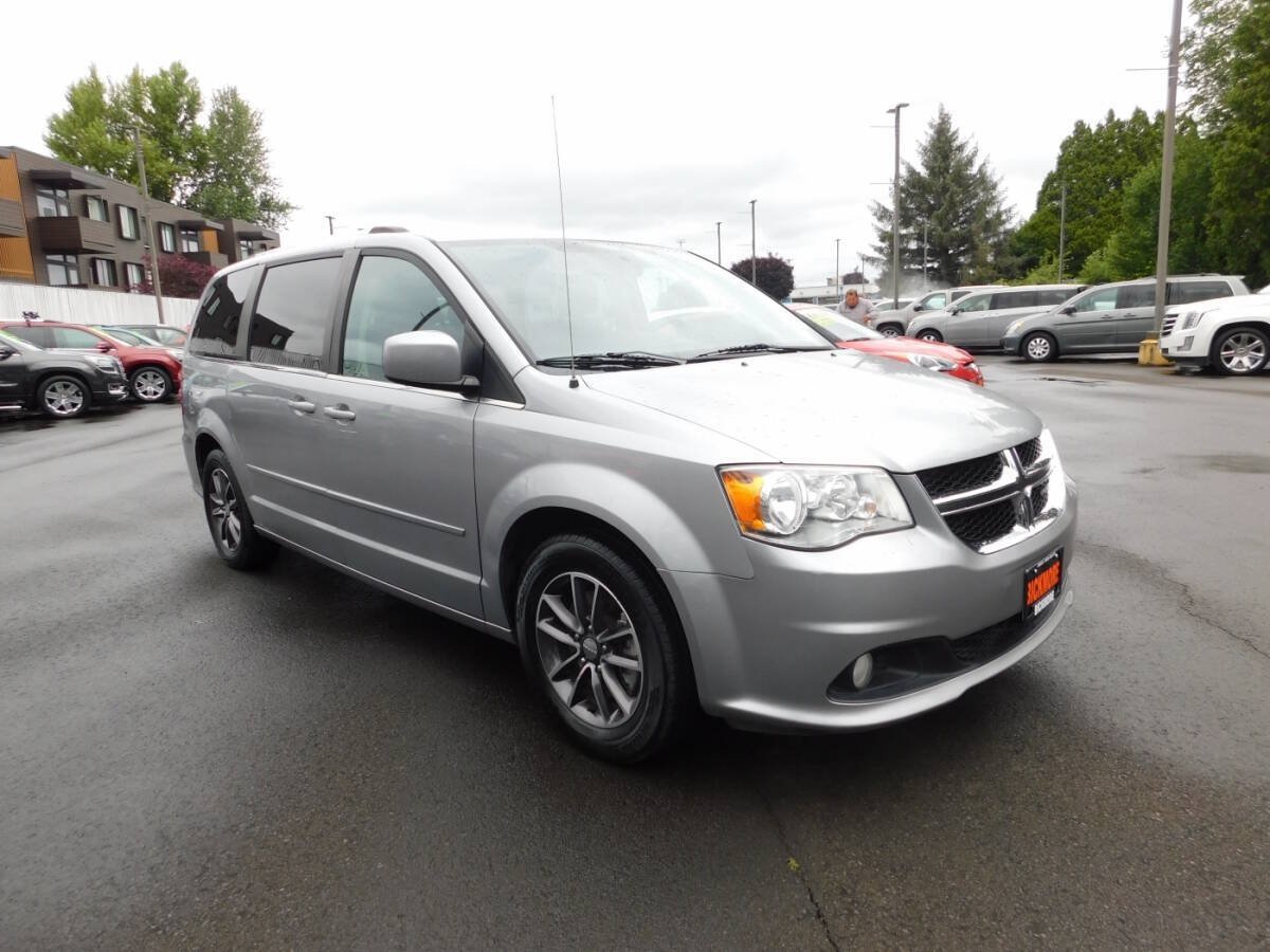 Used 2017 Dodge Grand Caravan SXT FWD image 1