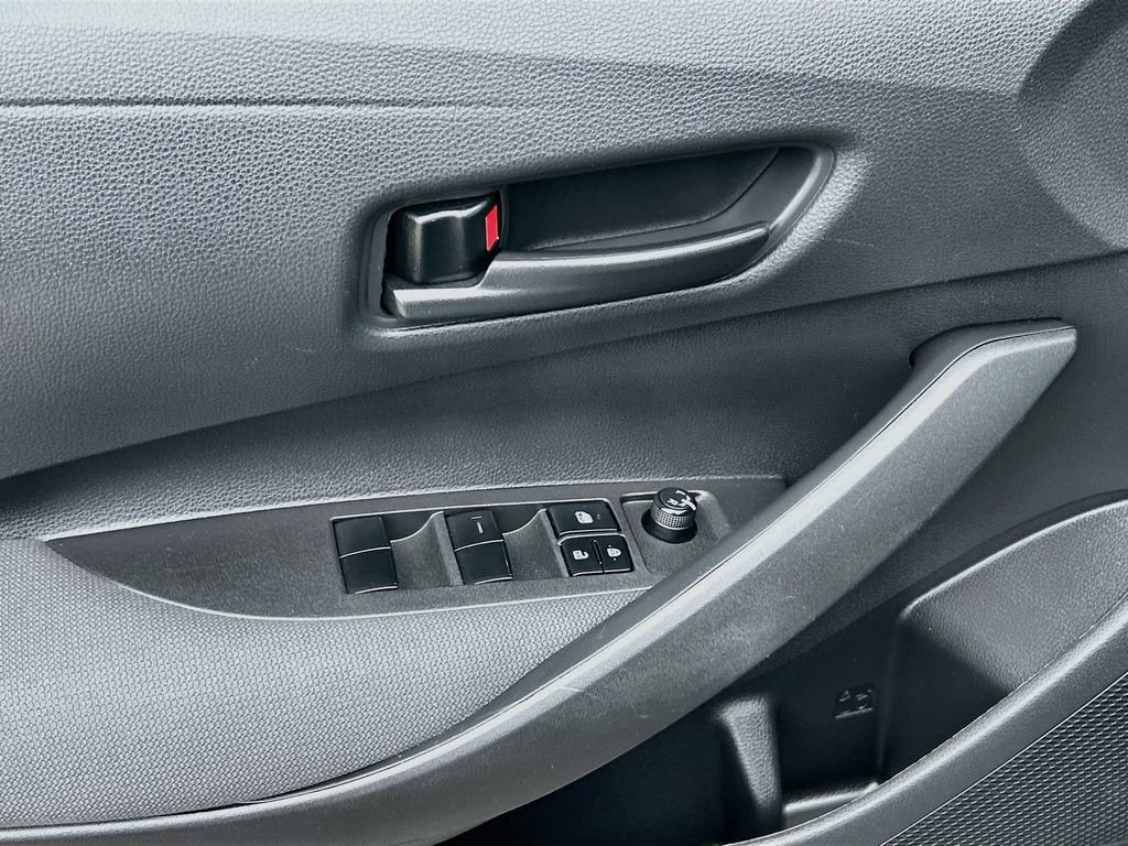 Used 2022 Toyota Corolla LE FWD image 17