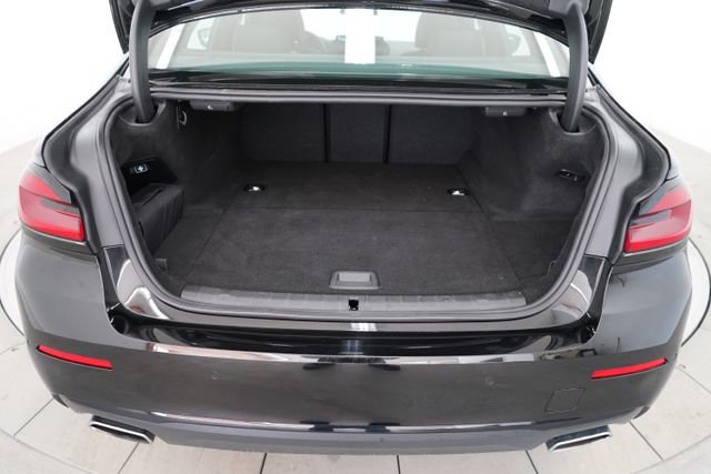 Used 2023 BMW 530e xDrive w/ Convenience Package image 37