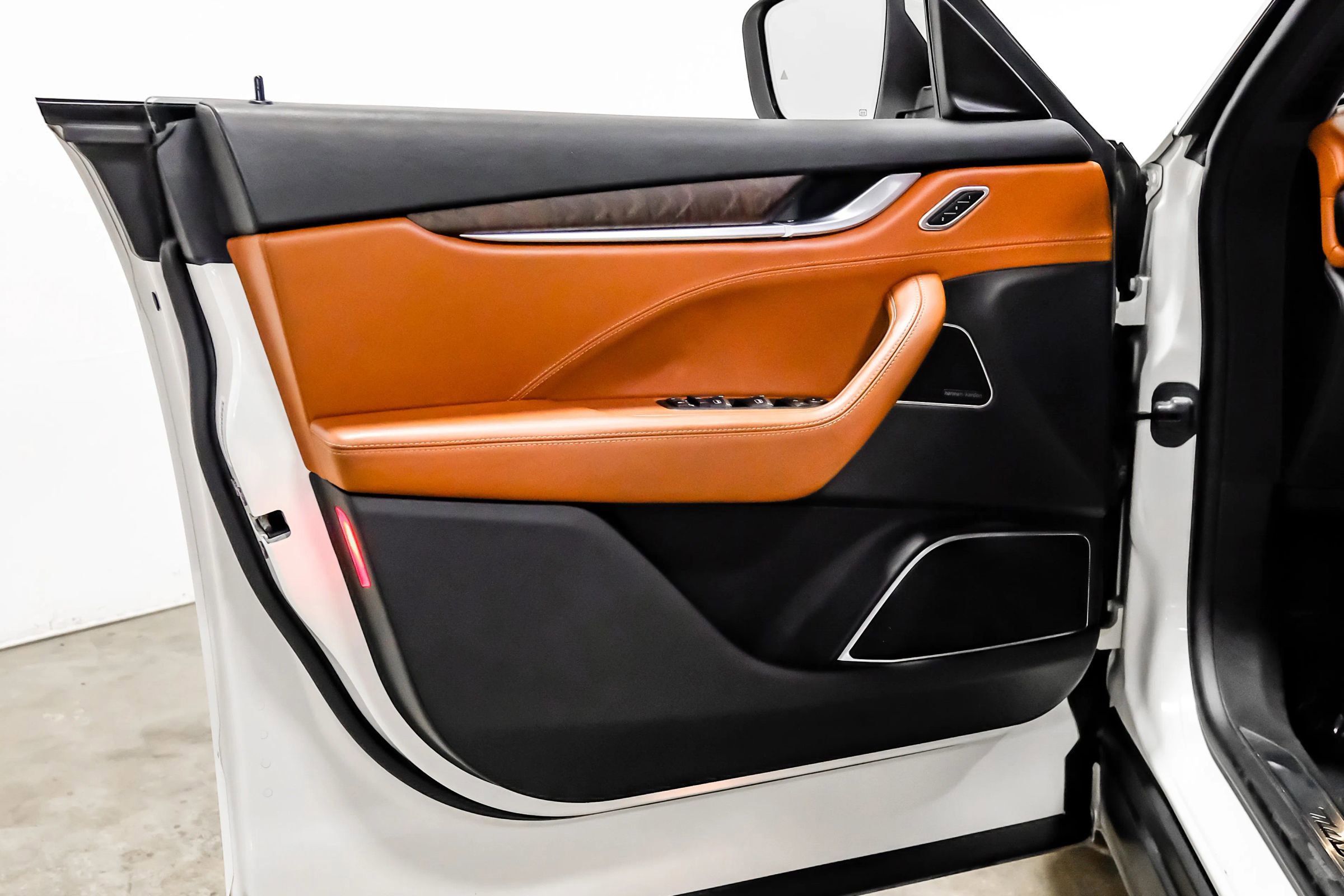 Used 2018 Maserati Levante GranLusso image 40